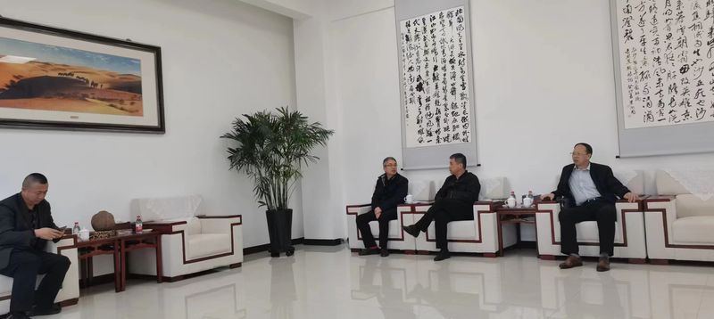 公司與哈密市政府領(lǐng)導洽談公司新疆發(fā)展思路，加大助力新疆能源發(fā)展！